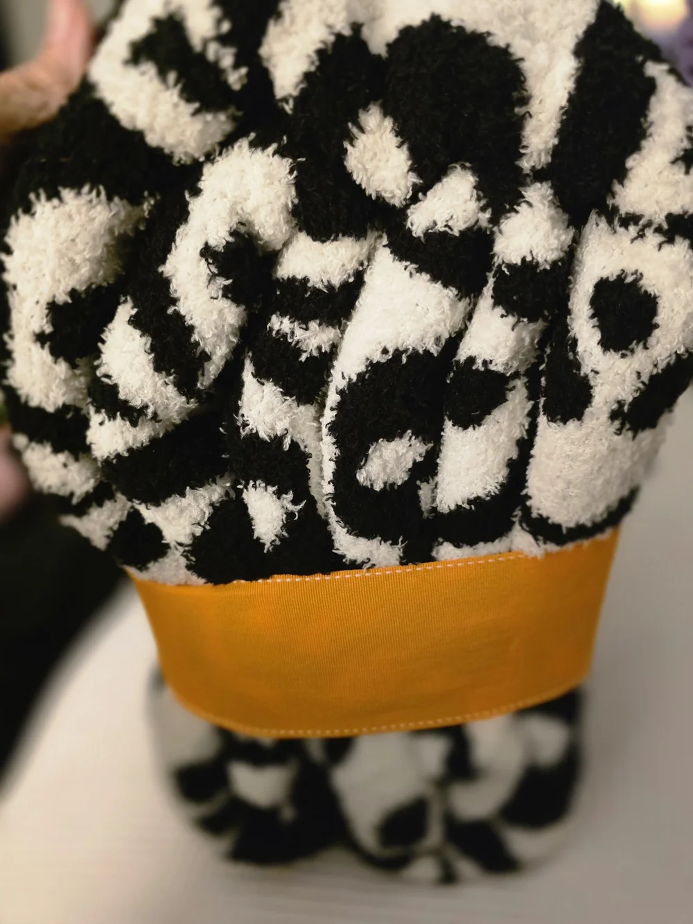 NOVOGRATZ Halloween Twin Skull Feather Knit Blanket - Black & White